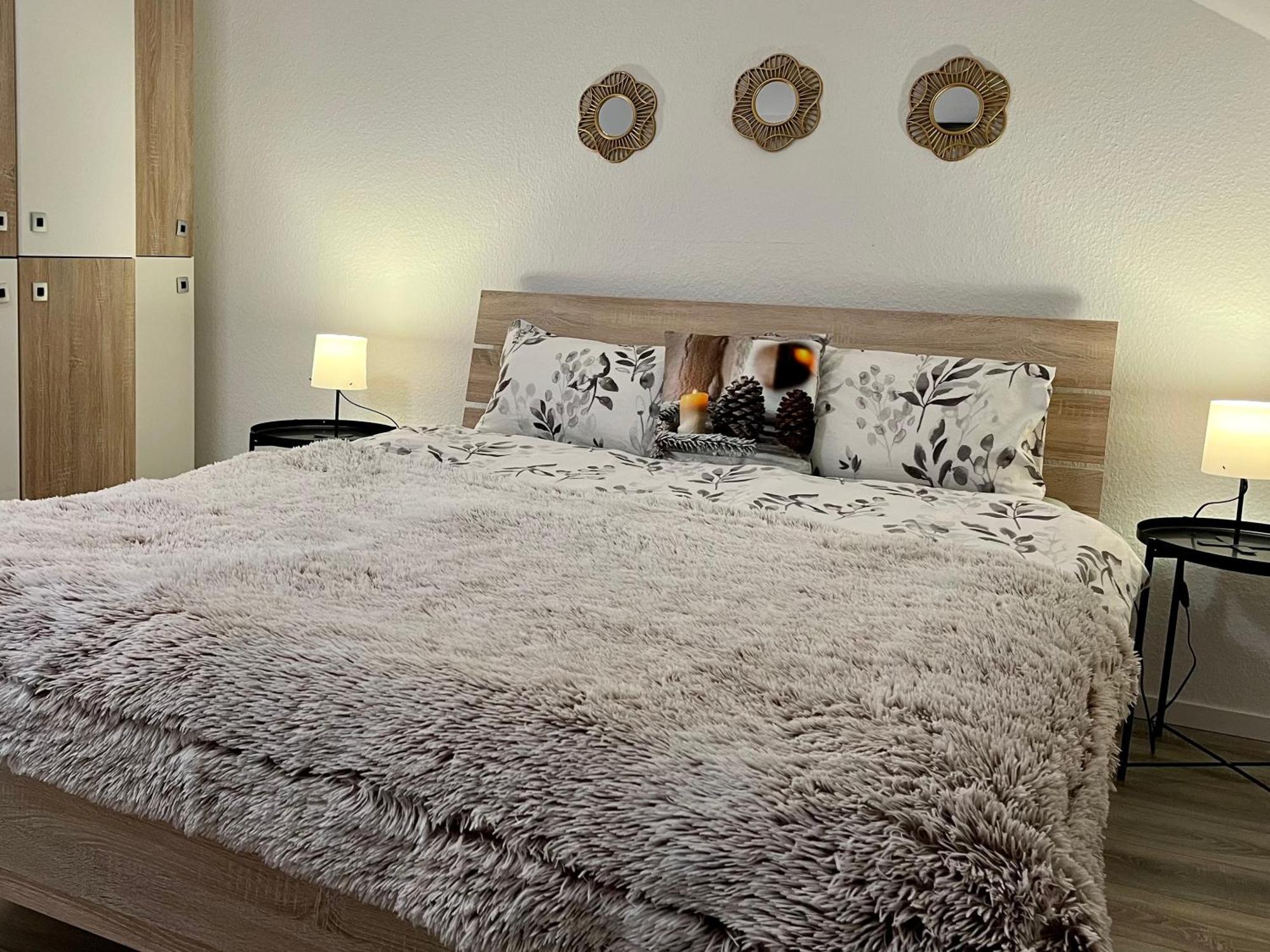 Marienhaus Apartment - Zentral, Parken, Netflix, Kontaktloses Einchecken Wuppertal Ngoại thất bức ảnh