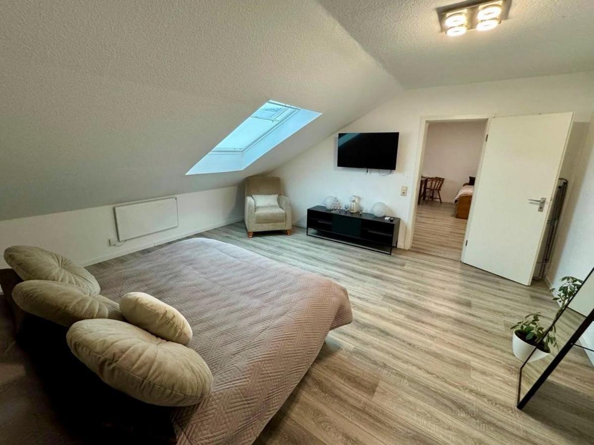 Marienhaus Apartment - Zentral, Parken, Netflix, Kontaktloses Einchecken Wuppertal Ngoại thất bức ảnh